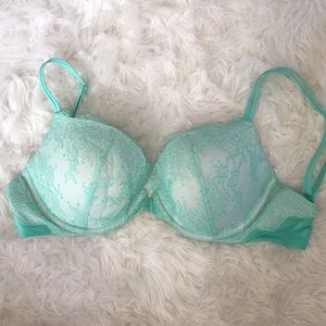 Victoria’s Secret very sexy push-up 32DD